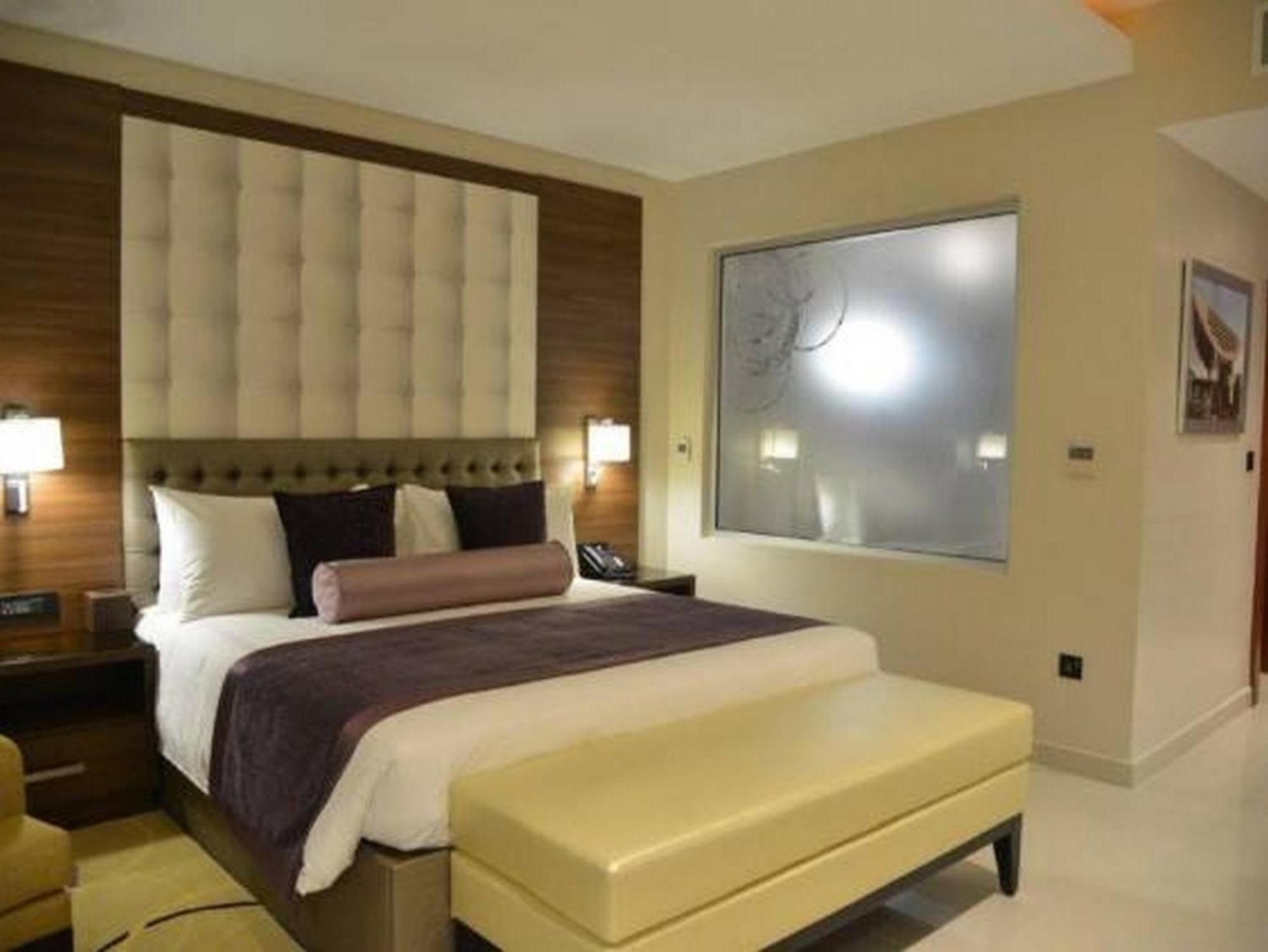 Room In Lodge - The Envoy Hotel And Suites Abuja Luaran gambar